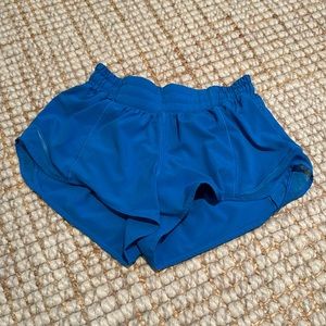Lululemon hotty hot short 2.5 inch size 4 but fit big